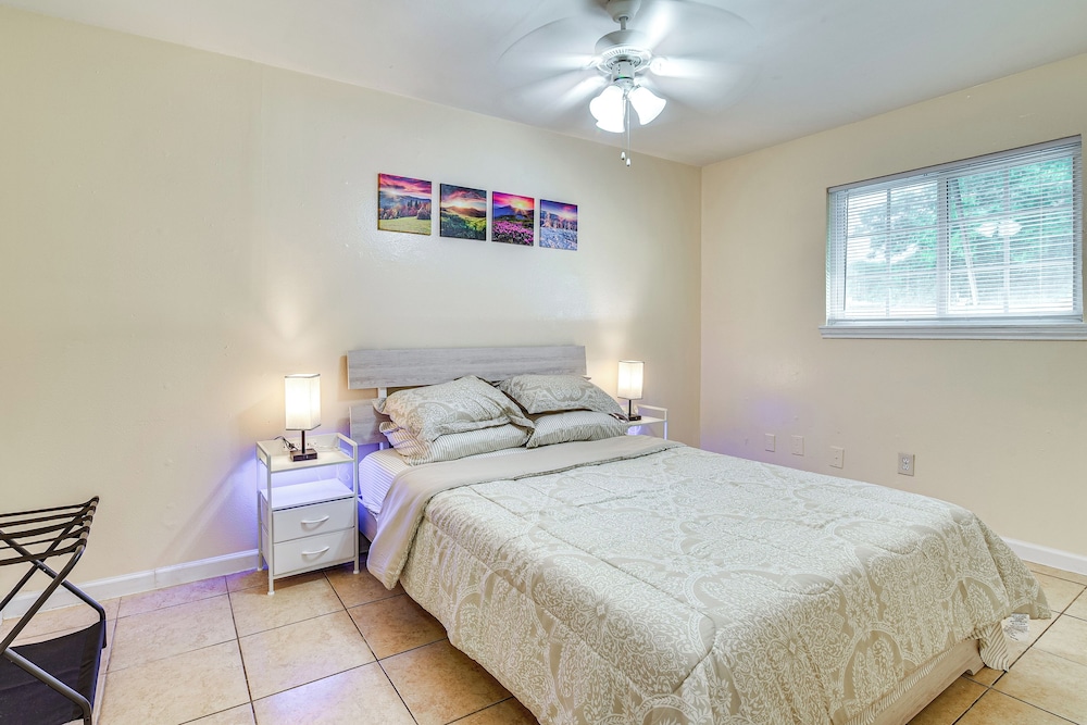 2 Mi to Chinatown: Pet-friendly Houston Home