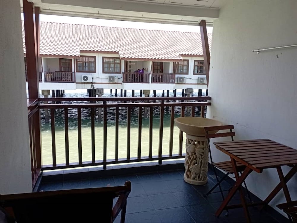 Alpine Premium Water Chalet 2