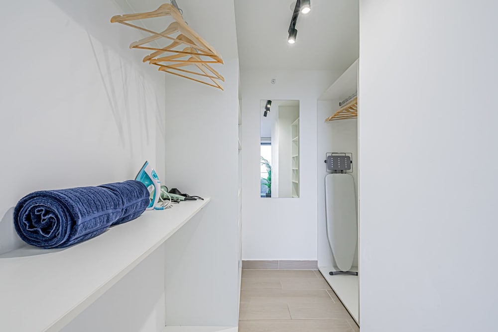 w Elegant 1BR With Balcony in San Francisco