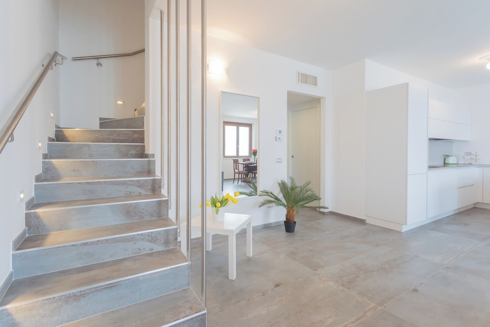 Dream Lake Apartments by Rent all Como