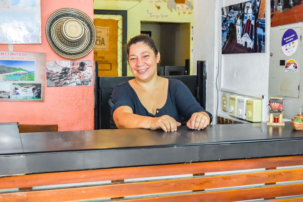 Aluna Hostel B&B