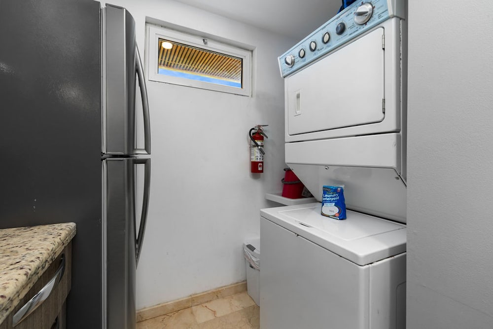 Charming 1br1ba Condo in Great Location With Pool