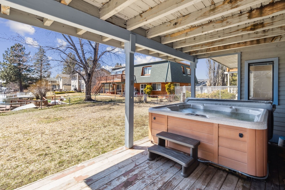 Tranquil Tahoe Retreat With Hot Tub 3 Bedroom Home by RedAwning