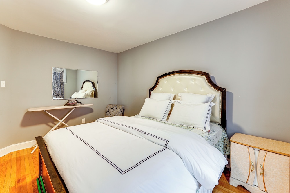 3 Mi to Penn: Pet-friendly Townhome in Yeadon!