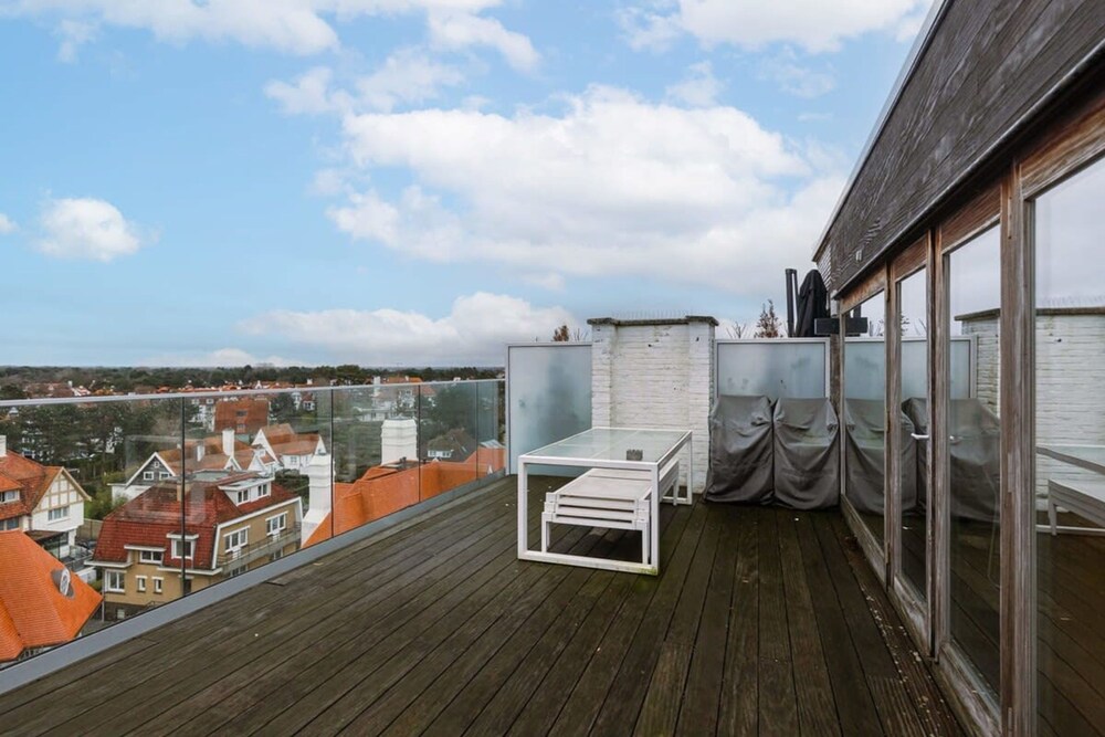 Modern Apartment With Terraces and Parking