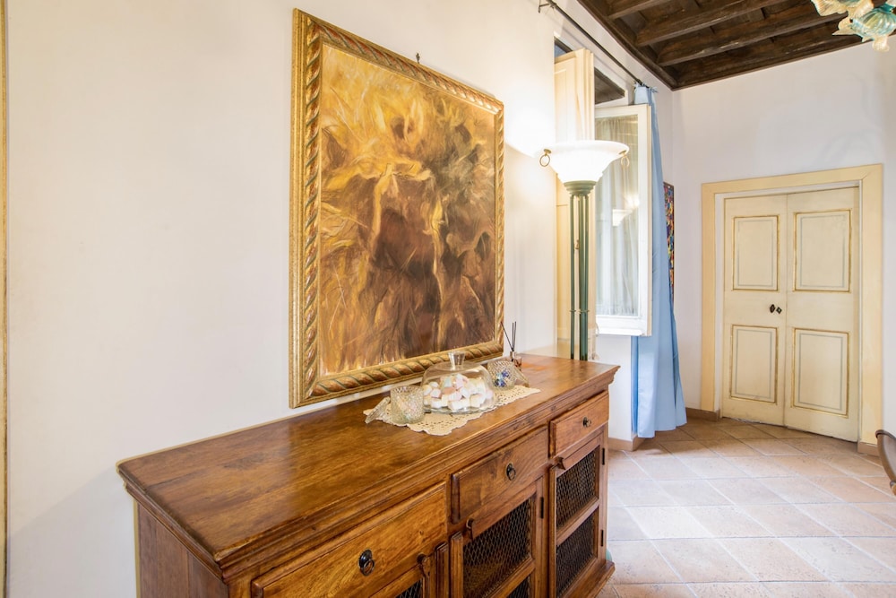 Estate4home - Trevi Fountain Apartment
