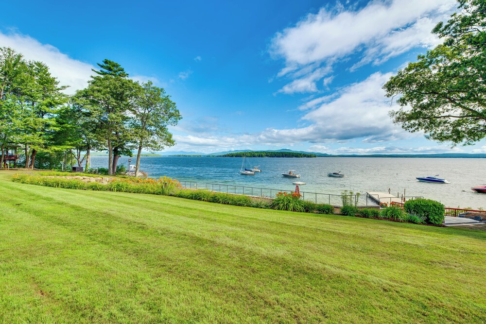 Waterfront Community: Lake Winnipesaukee Retreat!