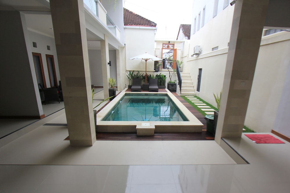 Tom Guest House