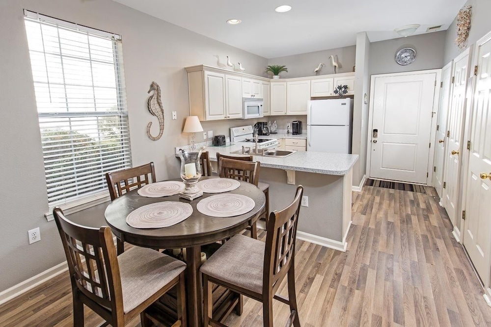 River Oaks 52i 2 Bedroom Condo