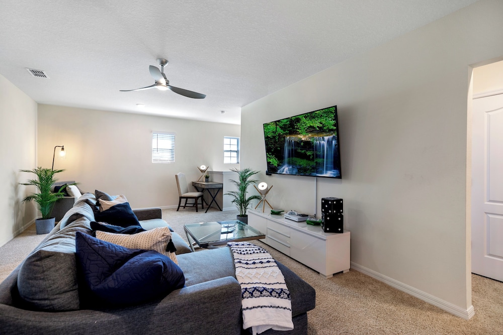 Solterra- LakeView - Private Pool & Spa
