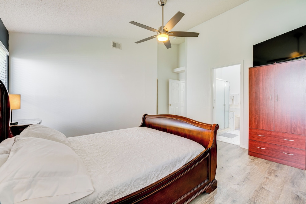 12 Mi to Disney: Family Home w/ Lanai in Davenport