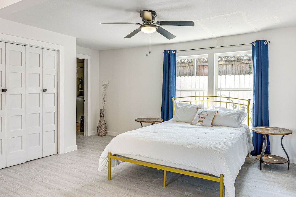Pet-friendly Galveston Retreat < 1 Mi to Beaches!