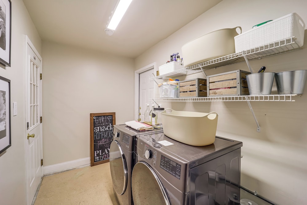 5 Mi to Dtwn: Pet-friendly Gem in Blowing Rock!
