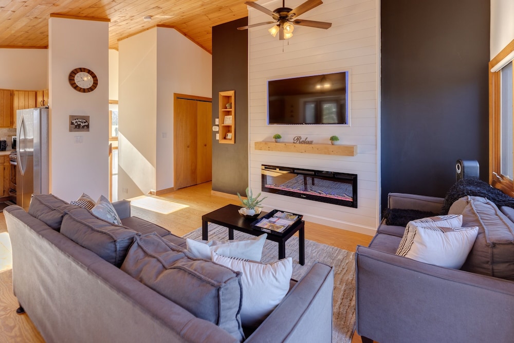 Scenic White Mountains Retreat 4 Bedroom Home