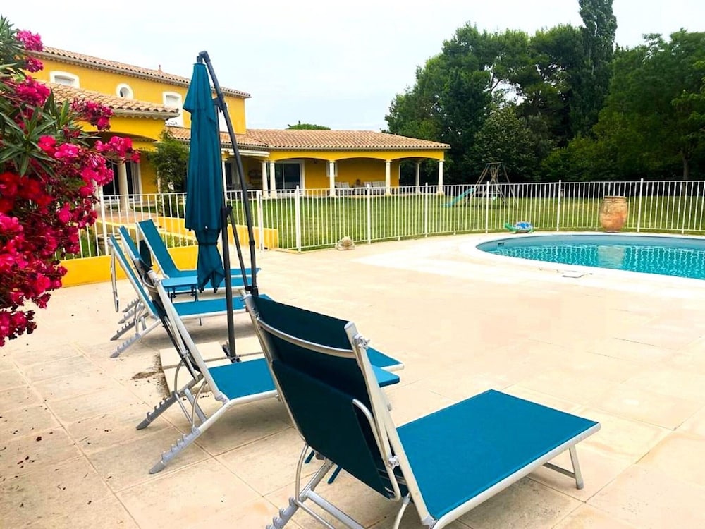 Villa in L'isle-sur-la-sorgue With Pool photo 5