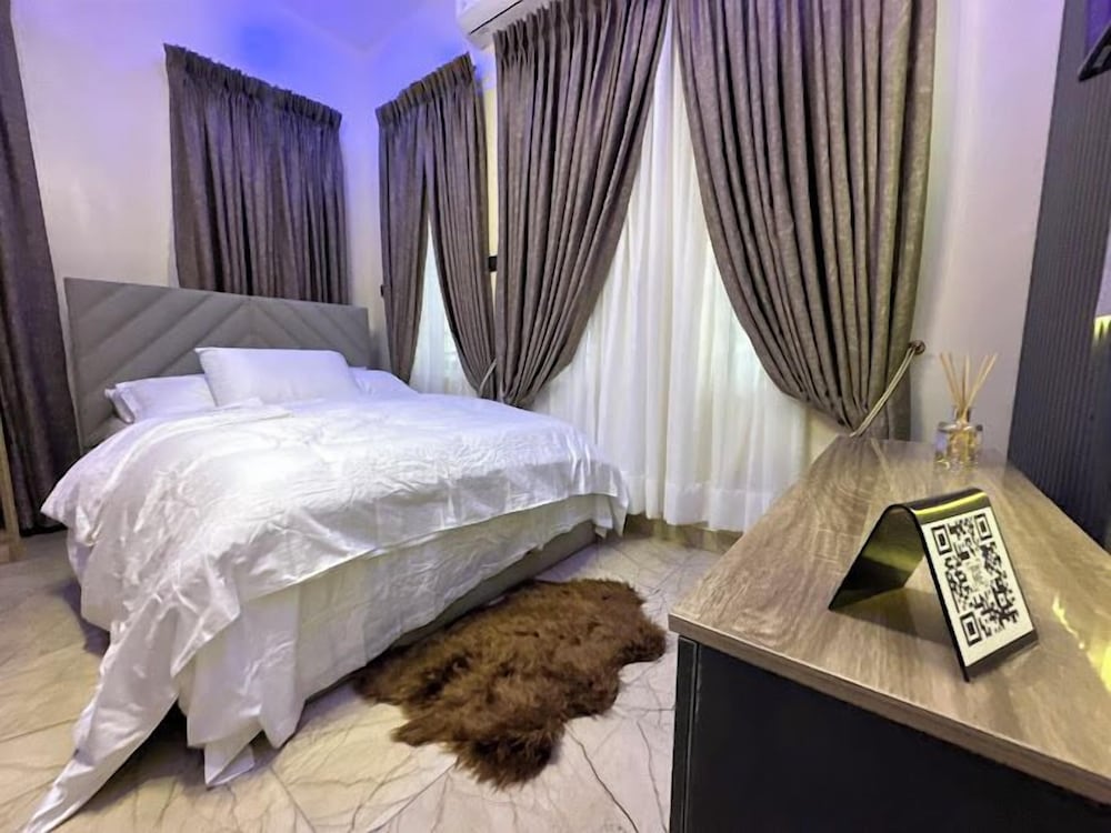 Bizzare Luxury Apartment