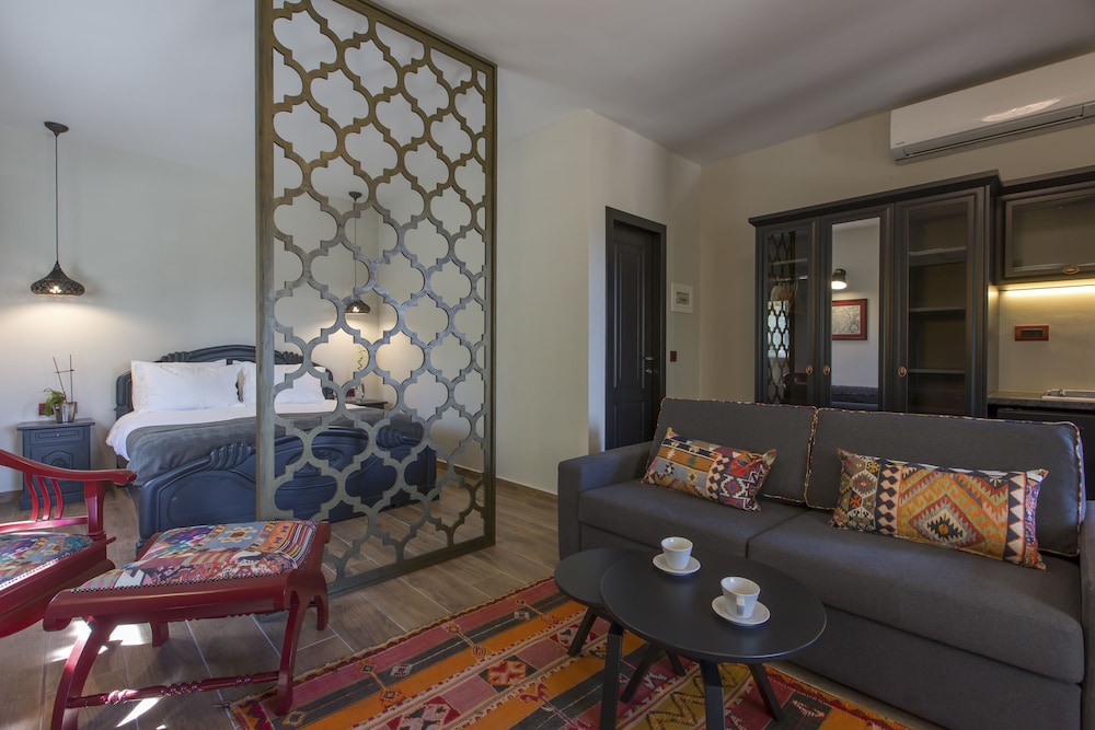 Anthemion Suites & Villas