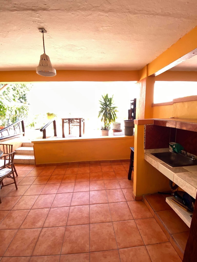 casa adriana zihuatanejo