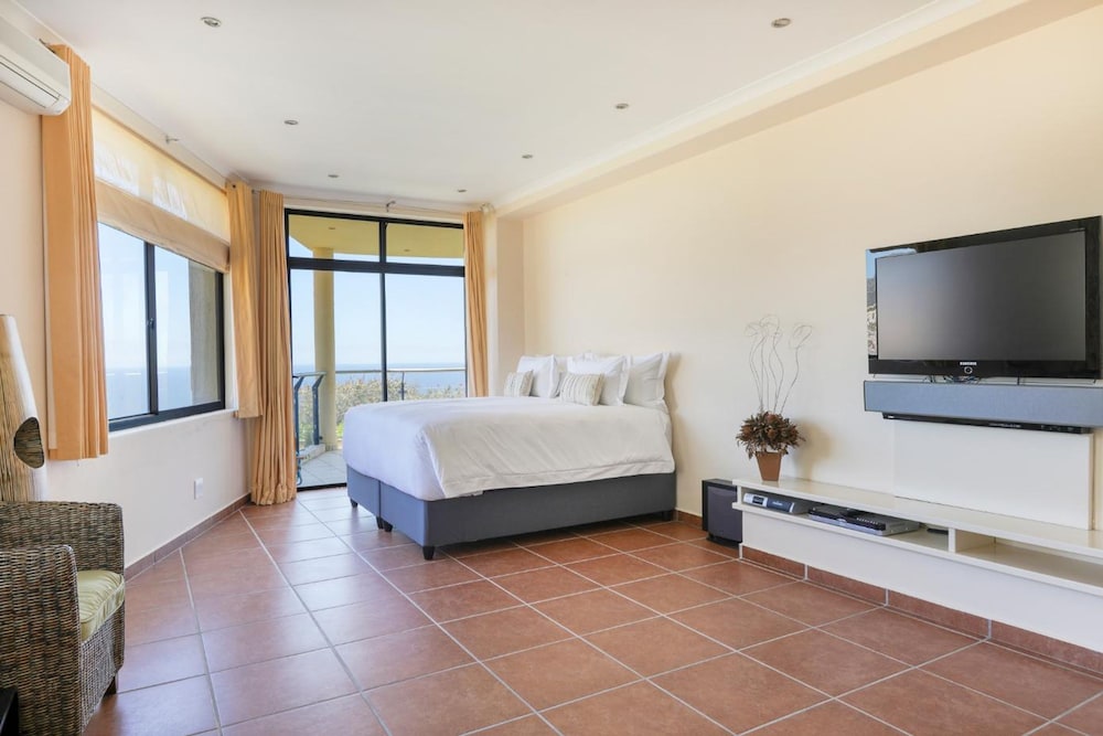 Villa Sol Camps Bay - Family Retreat With 360 Views
