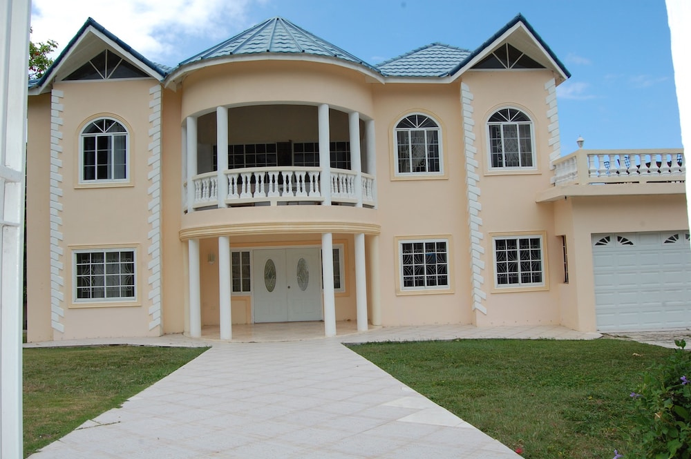 Celebrity Villa Jamaica