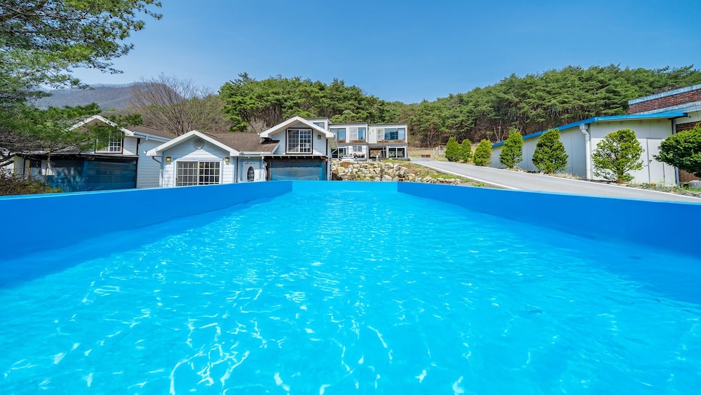 Yeongwol Nature & Pet Retreat