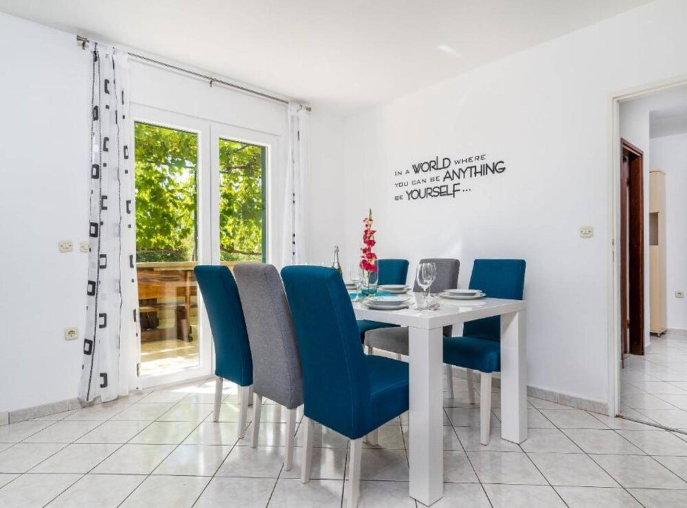 Tranquil Oasis Holiday Home Primorski Dolac With Pool