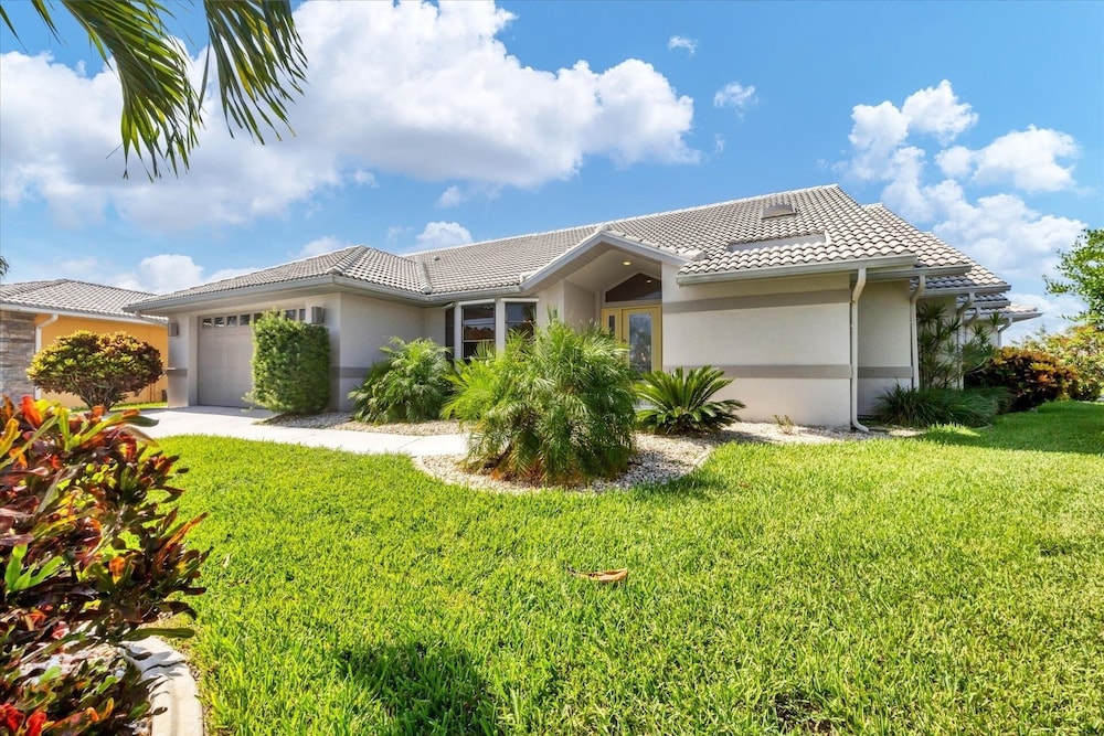 Punta Gorda Isles 3 Bedroom Private Pool+Spa Home on Canal 3 Home