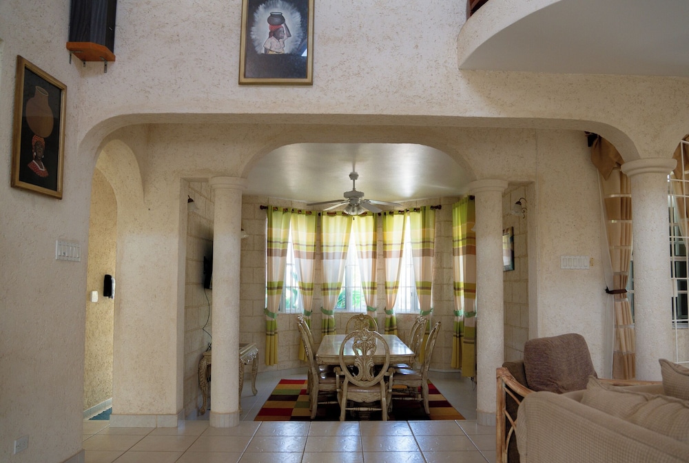 Marzalea 4 bd Villa by Zenbreak