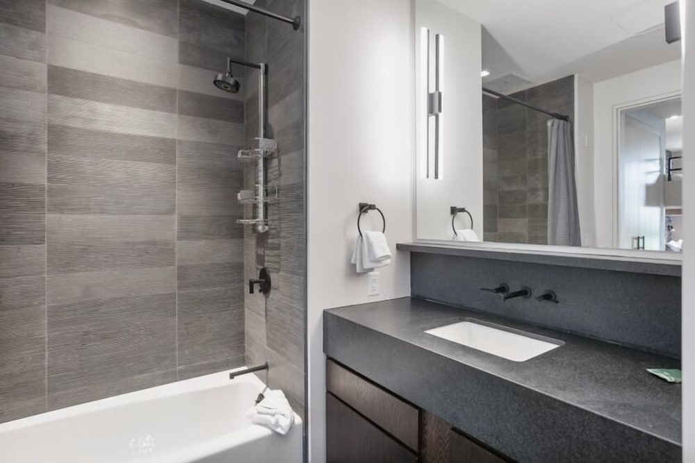 203 - Three Bedroom Deluxe One Empire Pass 3 Condo