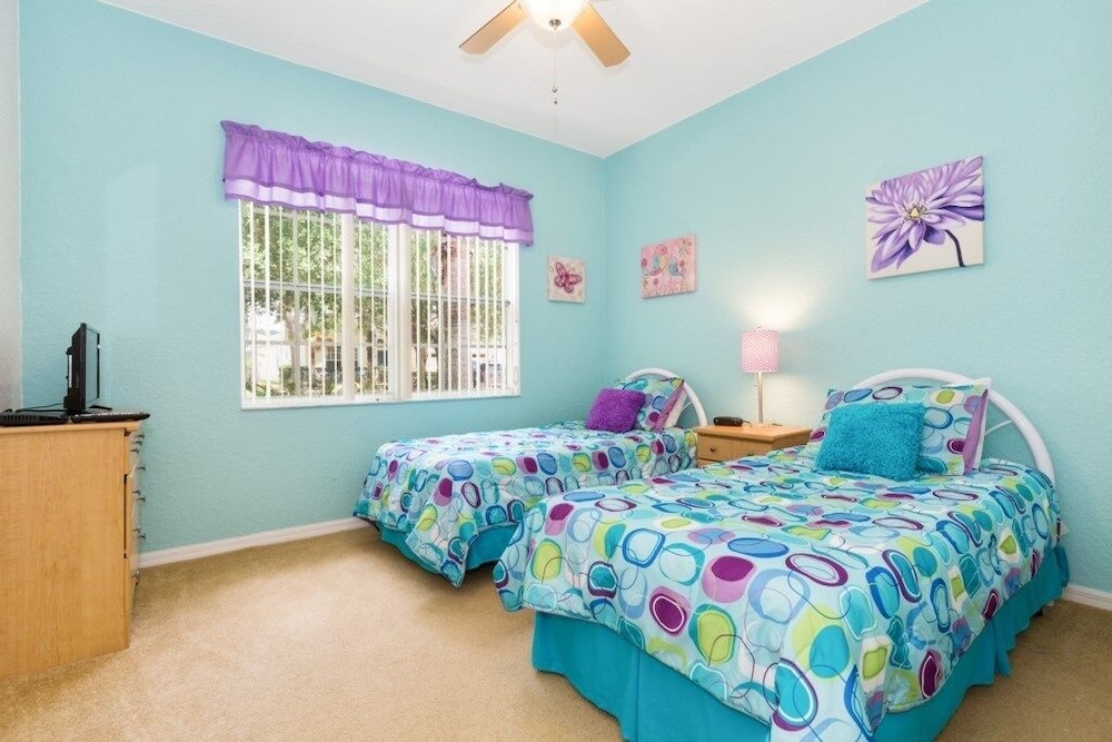 Stunning Golf Community Villa W/ Pool Near Disney 4 Bedroom Villa