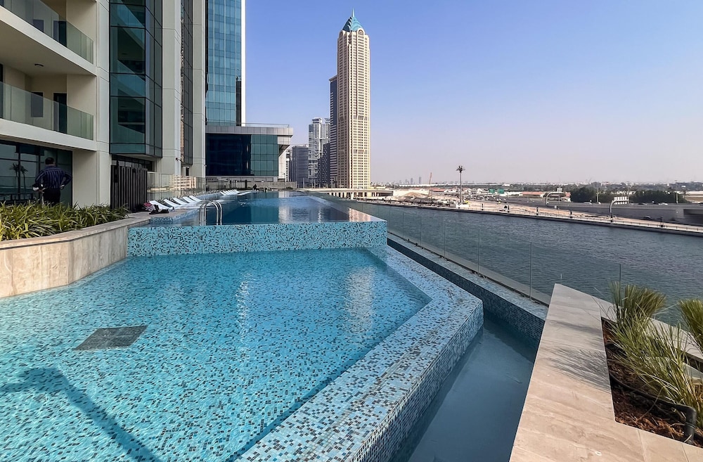 Exclusive 1BR Urban Oasis Canal