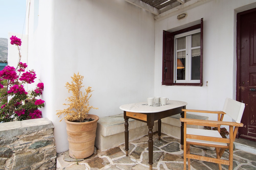 Serifos Houses Hora