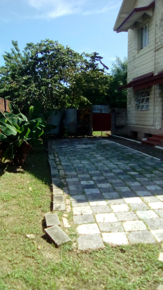 Robert's Guesthouse