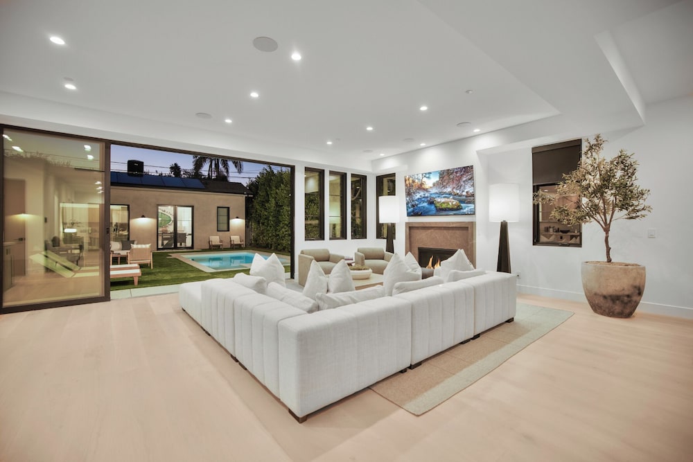 Kraft Villa - Luxury Living Redefined w/ Pool