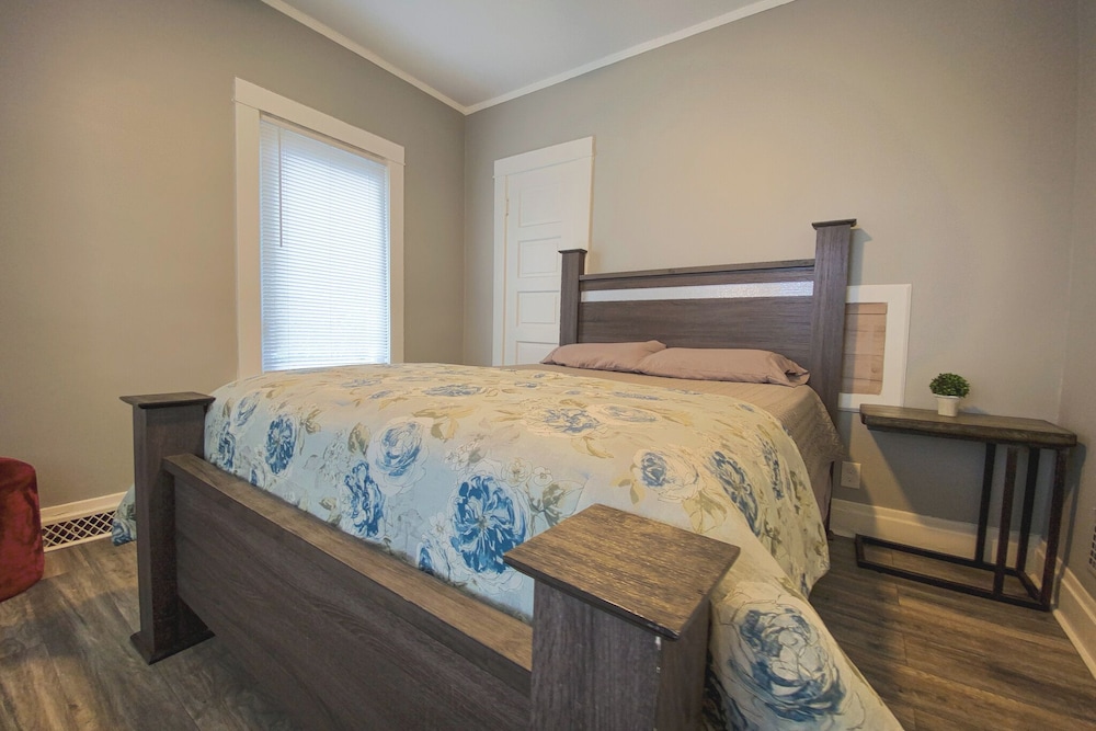 Large 6Br, 2Ba Close To Niagara Falls