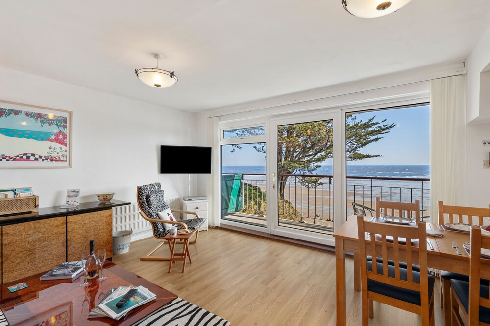 Beachside - Sea Views Village Centre Saundersfoot