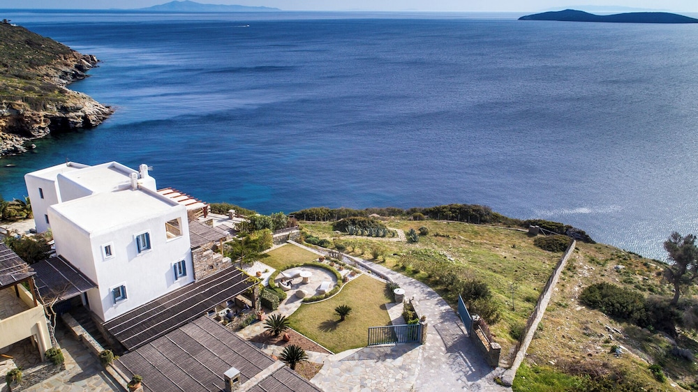 Ifigeneia Luxury Villas