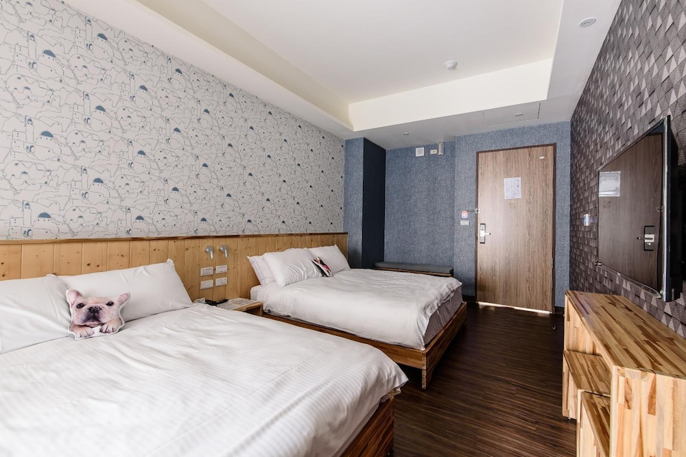 Treehouse Hostels