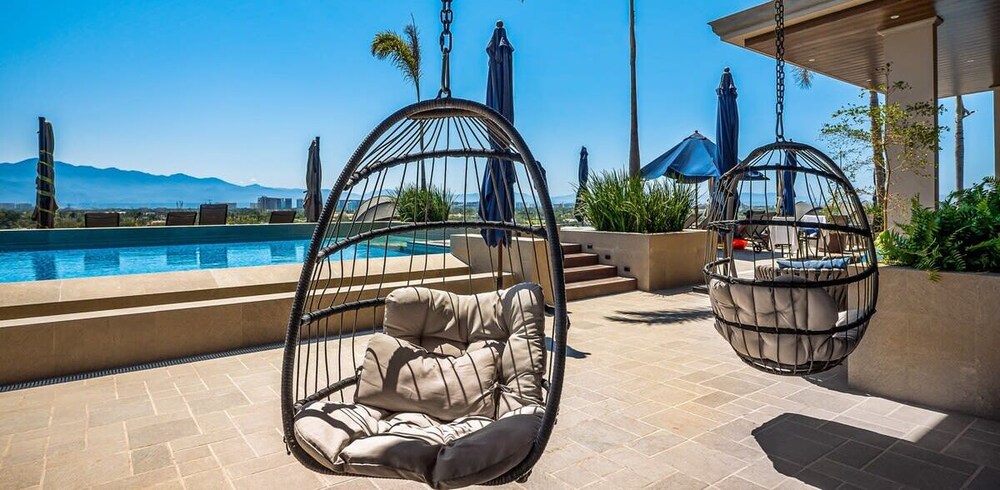 Equipped 3BR House - Pool - Gym - 5 min to Beach