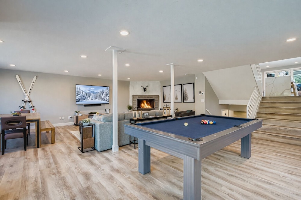 Mountain Luxury In Old Town Spa - Walk To Main 440 3 Bedroom Home