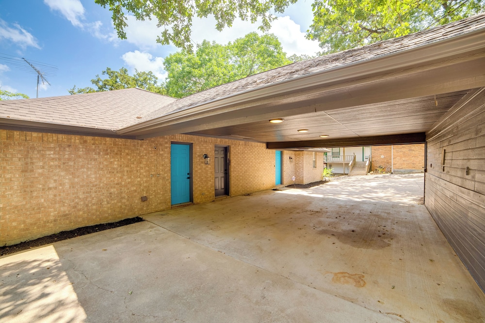 Waterfront Cedar Creek Lake Gem: Near Marina!