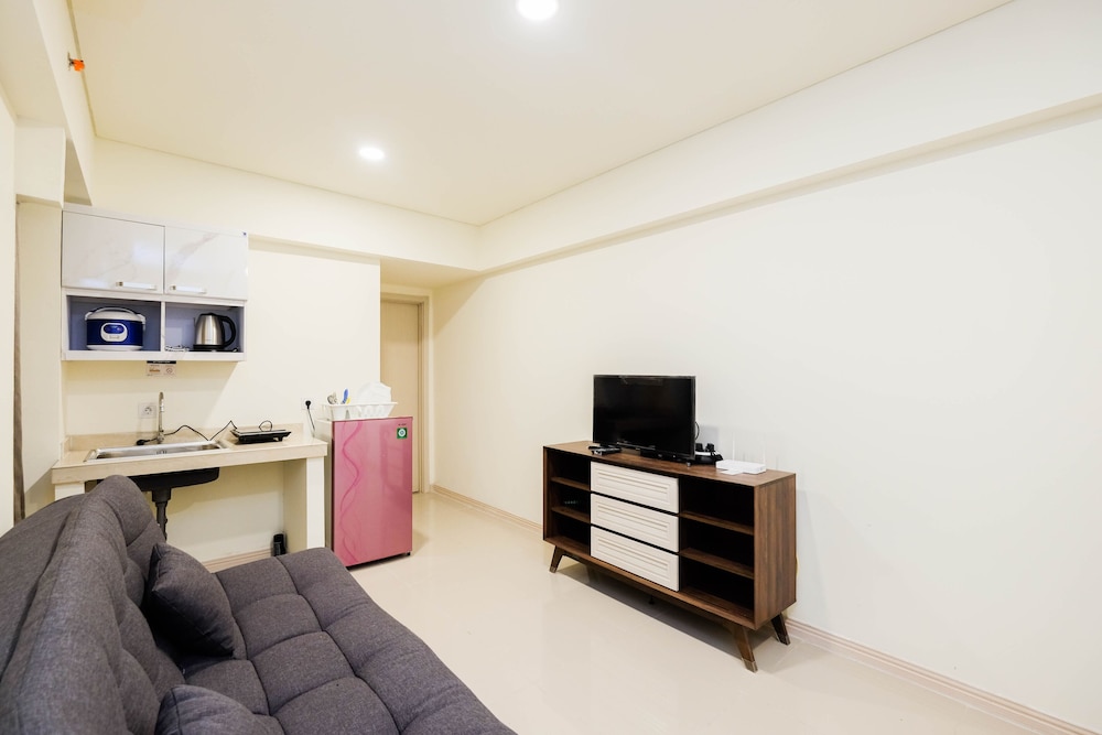 Homey And Cozy Living 1Br + Working Room At Meikarta Apartment view 3
