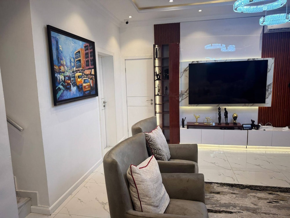 Serene Oasis in Lagos - Private Pool & Relaxing Ambiance