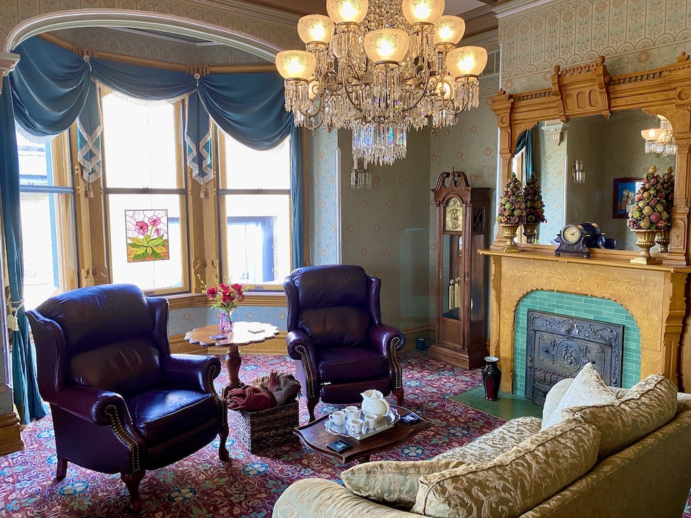 The Kalamazoo House Downtown Hotel & Suites