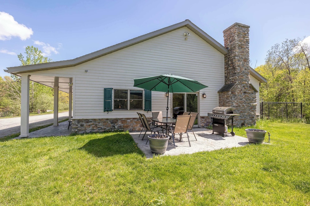 Hidden Retreat 4-homes 134 Acres