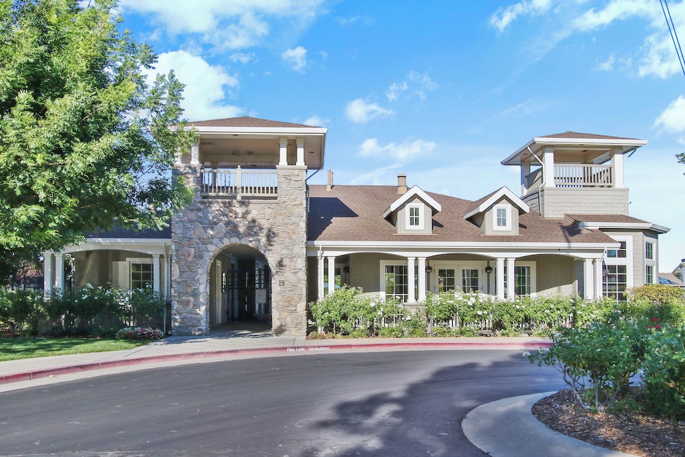 3 Mi to Main St Tracy: Homey Retreat w/ Game Room!