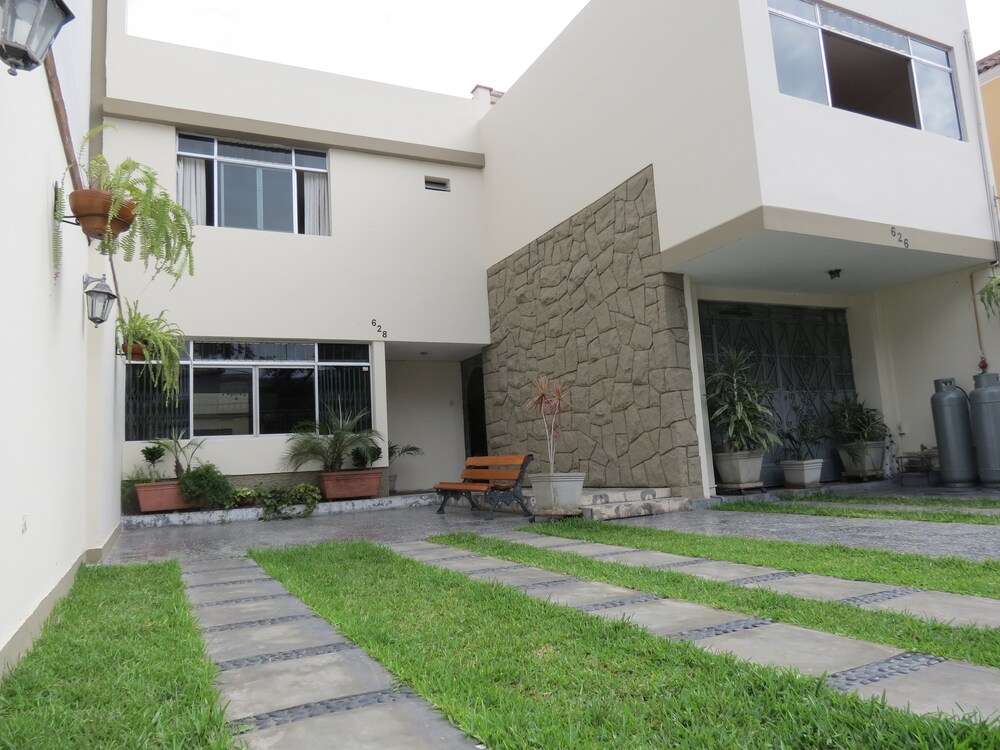 Miraflores Inn