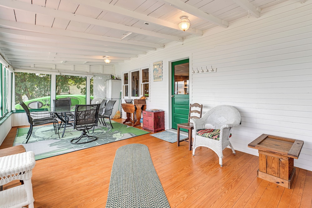 Dock & Rowboat: 'beechnut Bungalow' on Keuka Lake