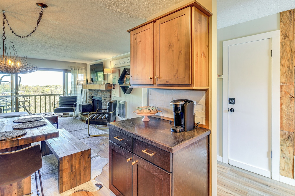 1 Mi to Slopes! Sugar Mountain Retreat w/ Views