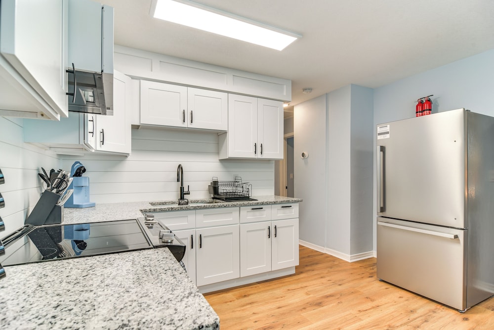 Pinellas Park Home: Swim, Golf, Grill & More!